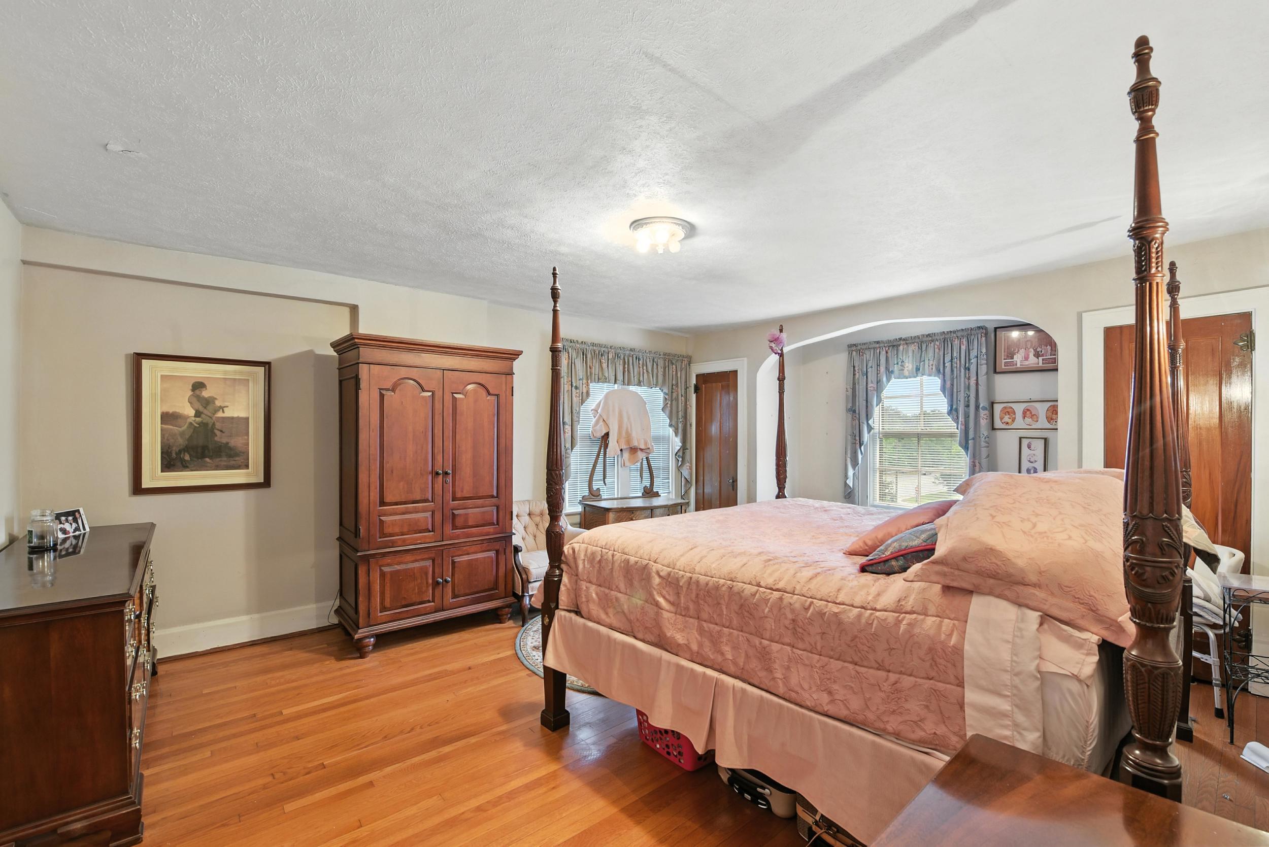 Fort Mitchell, Kentucky, 41017, United States, 3 Bedrooms Bedrooms, ,3 BathroomsBathrooms,Residential,For Sale,1901378