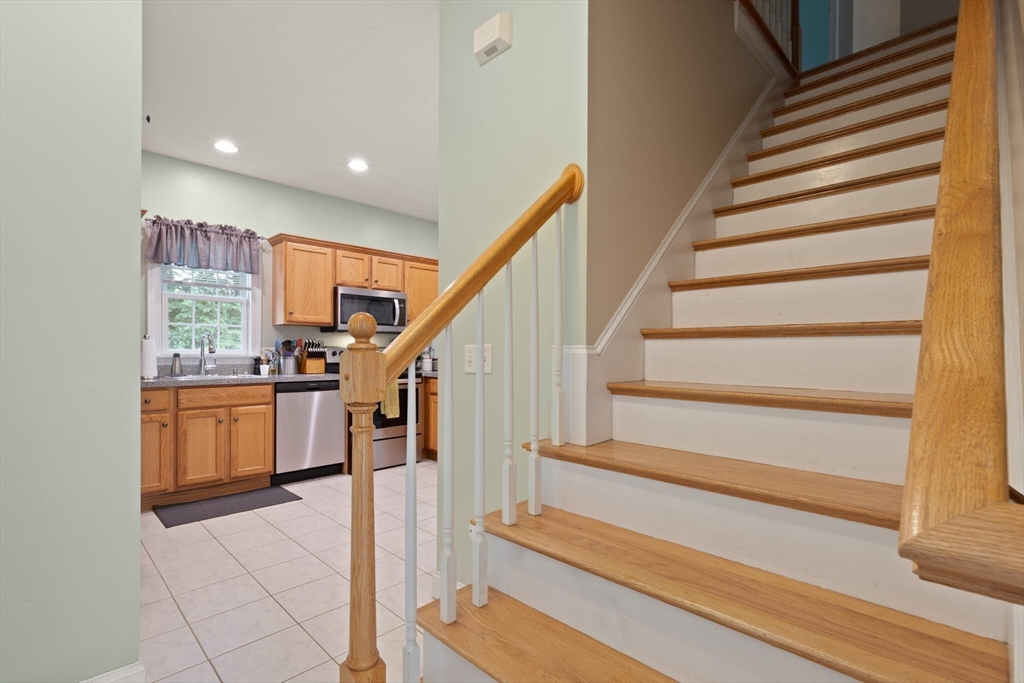 Upton, Massachusetts, 01568, United States, 3 Bedrooms Bedrooms, ,3 BathroomsBathrooms,Residential,For Sale,1912549