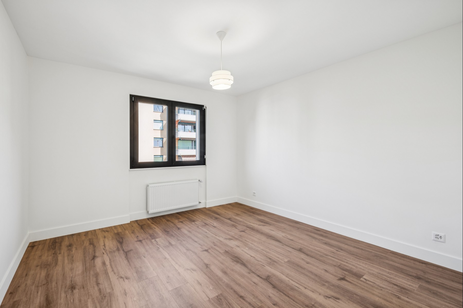  Fully Renovated 3.5-Room Apartment – A Peaceful Retreat with Views of the Lake a - 物件實景
