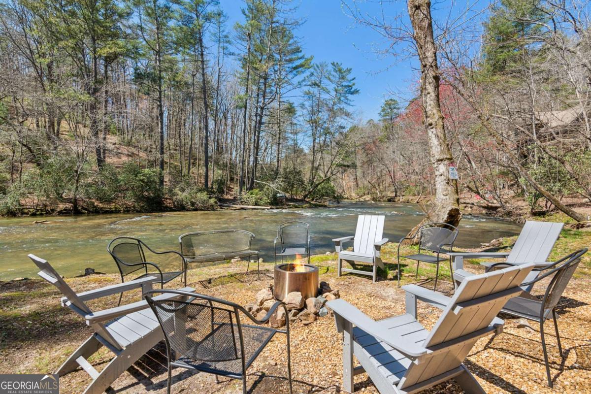 Ellijay, Georgia, 30536, United States, 5 Bedrooms Bedrooms, ,4 BathroomsBathrooms,Residential,For Sale,1880037