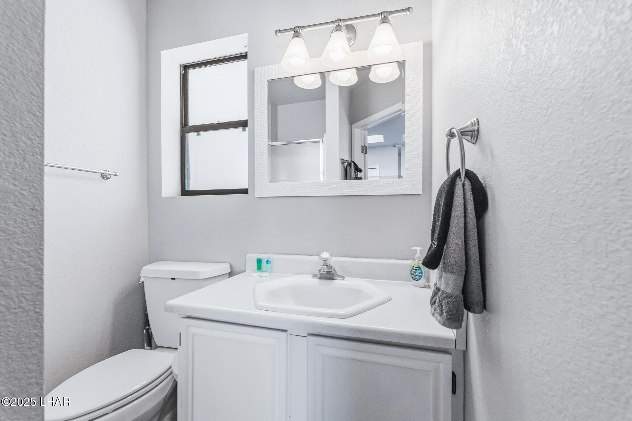 Lake Havasu City, Arizona, 86404, United States, 4 Bedrooms Bedrooms, ,2 BathroomsBathrooms,Residential,For Sale,2002177