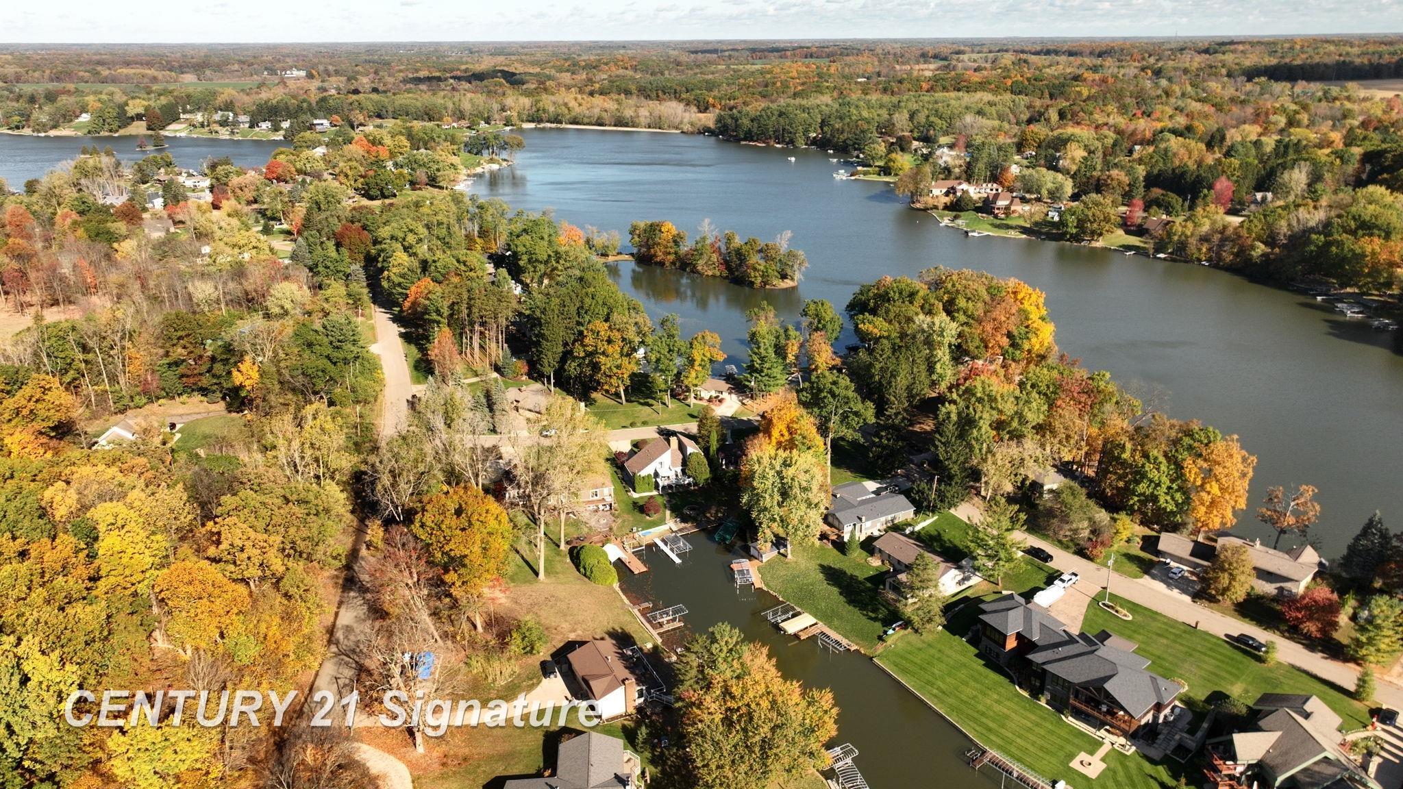 Fenton, Michigan, 48430, United States, 6 Bedrooms Bedrooms, ,4 BathroomsBathrooms,Residential,For Sale,1976063