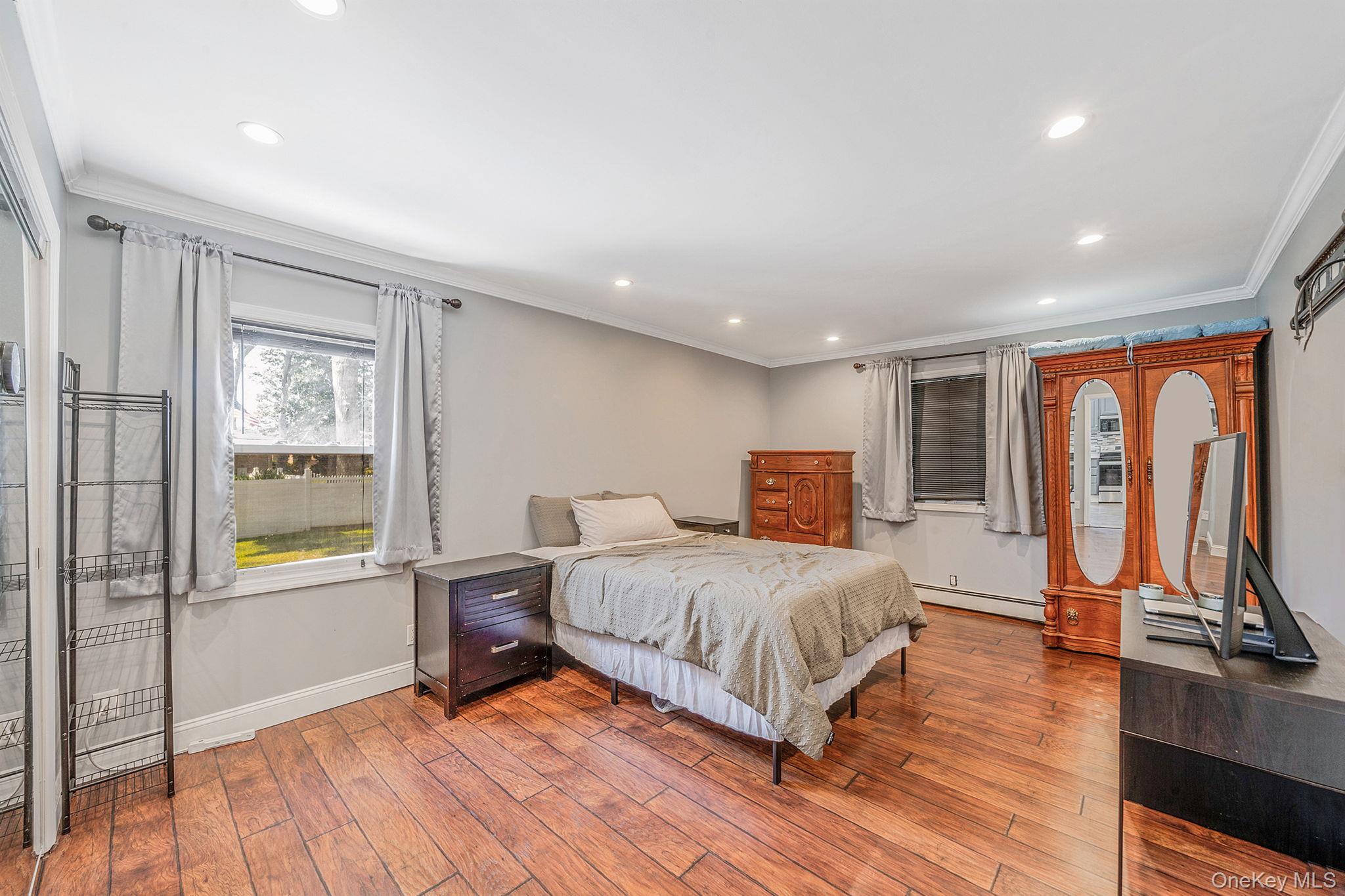 West Islip, New York, 11795, United States, 4 Bedrooms Bedrooms, ,4 BathroomsBathrooms,Residential,For Sale,1925742