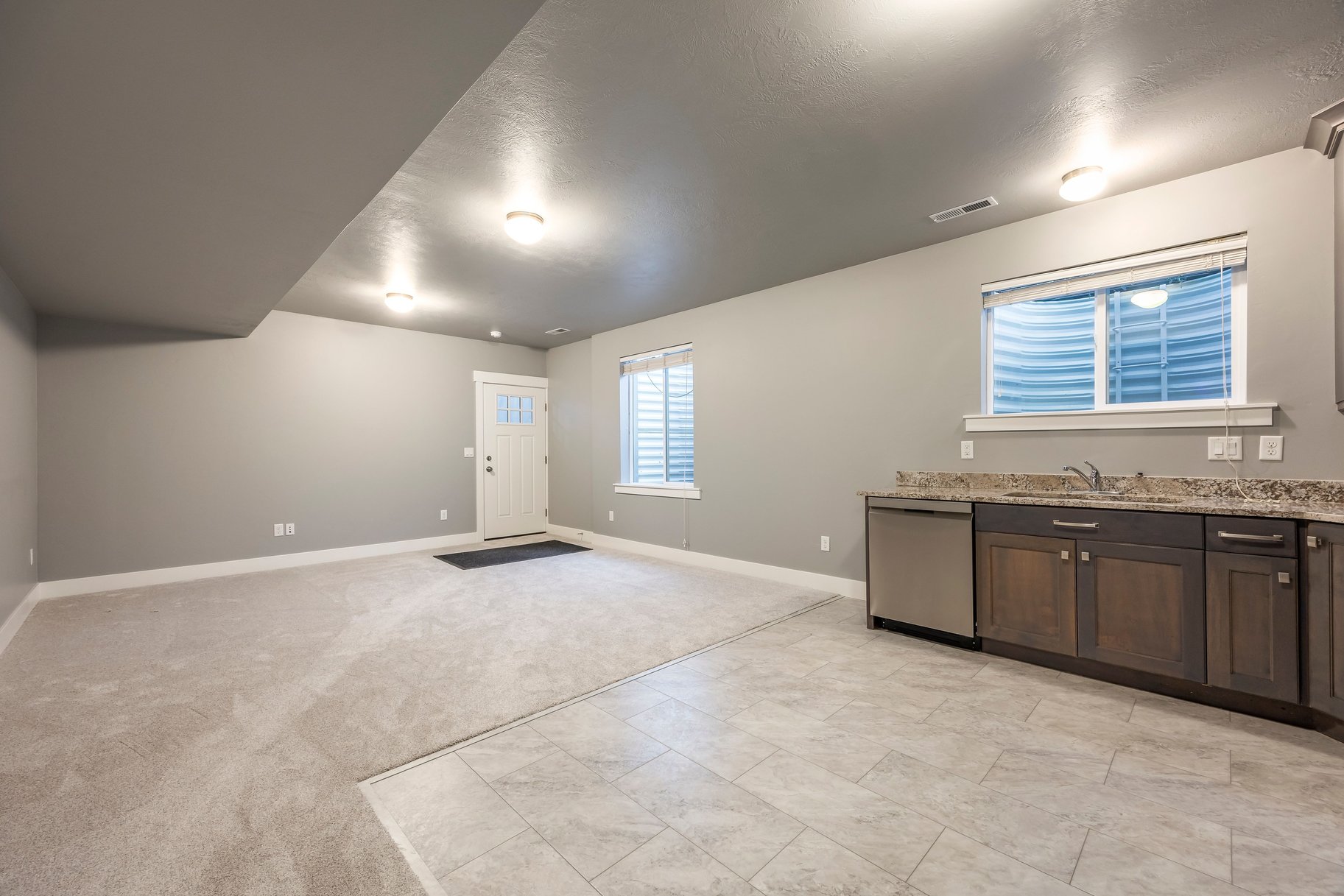  Beautiful Craftsman Rambler With Basement Apartment, Sports Pool and Pool House - 物件實景