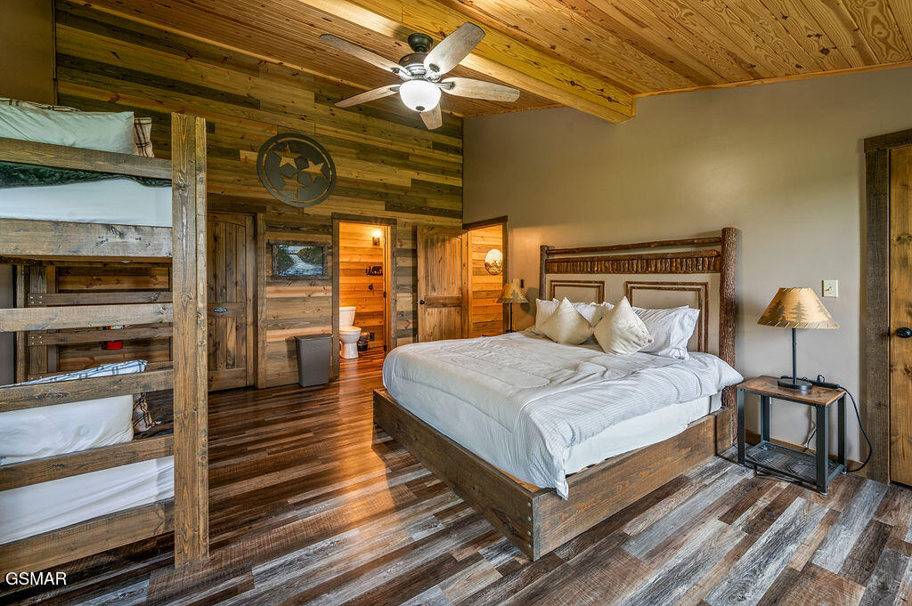 Sevierville, Tennessee, 37876, United States, 4 Bedrooms Bedrooms, ,6 BathroomsBathrooms,Residential,For Sale,2008845