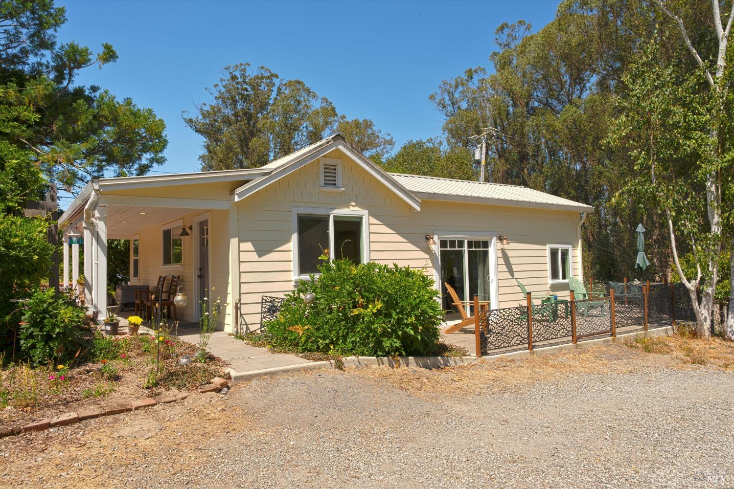 Sebastopol, California, 95472, United States, 2 Bedrooms Bedrooms, ,2 BathroomsBathrooms,Residential,For Sale,1913141