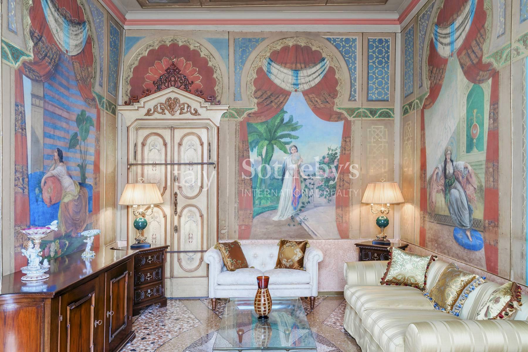  Iconic frescoed residence with terrace in Piazza delle Erbe - 物件實景