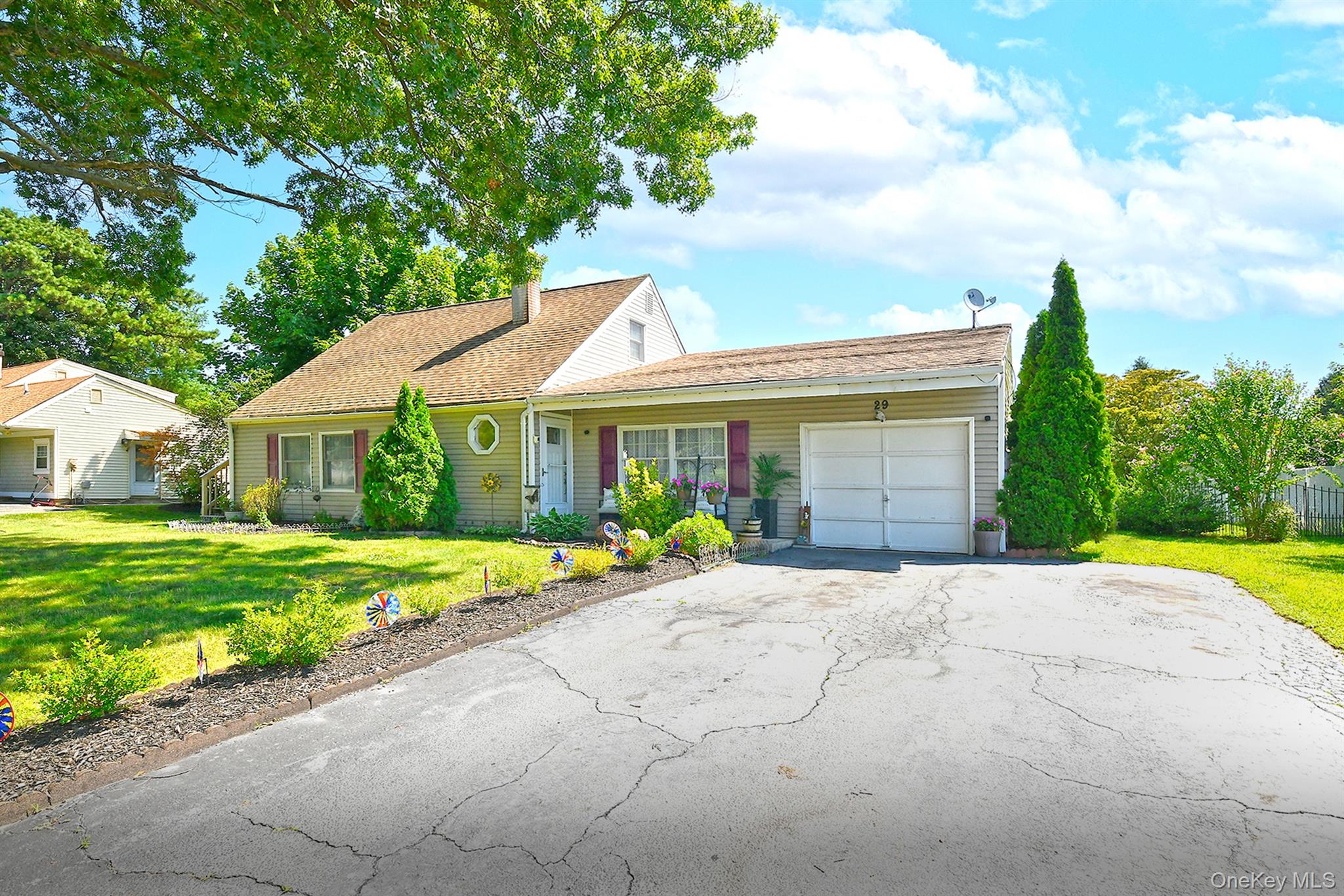 Torrey Pine Ln, Medford, NY 11763