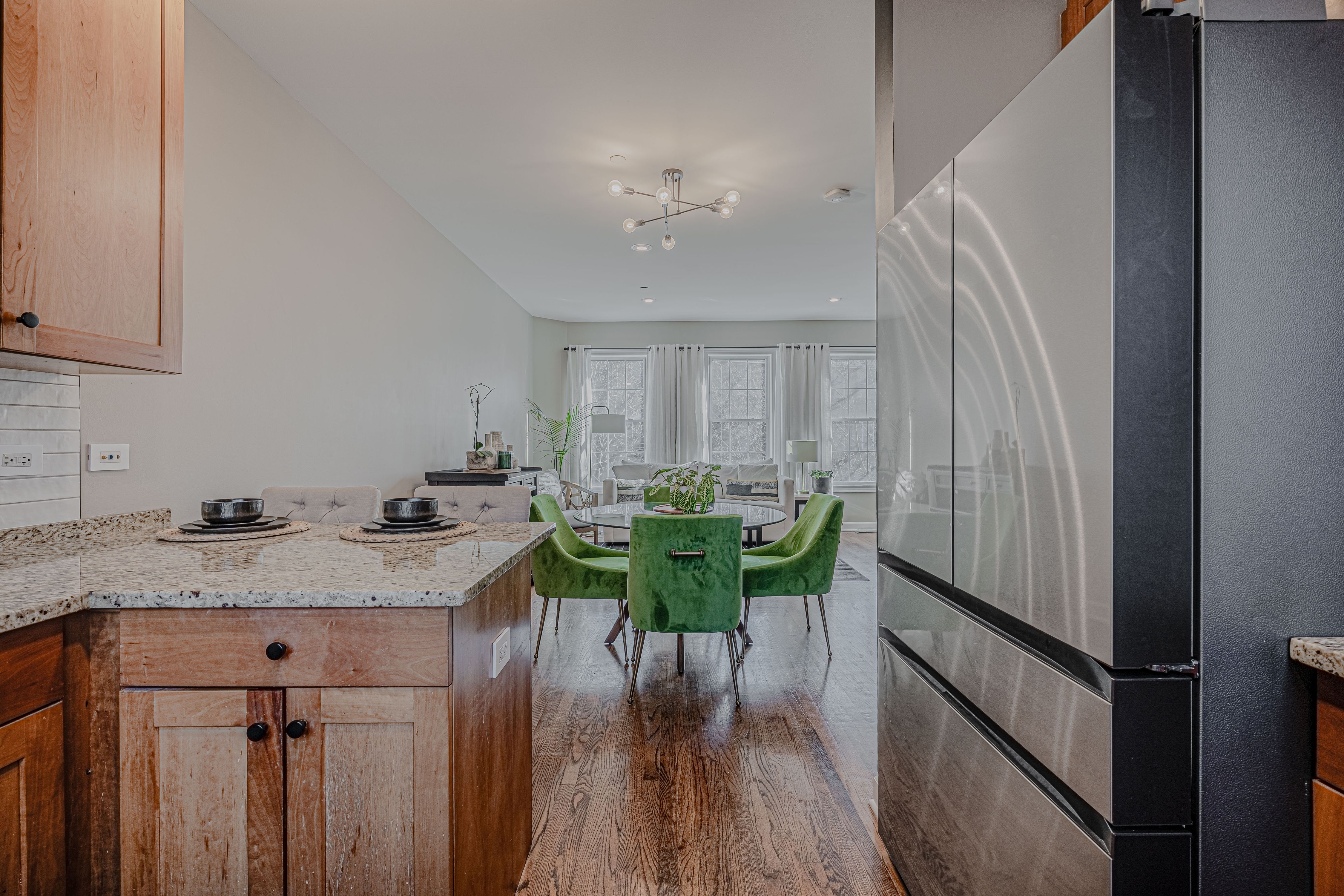 Evanston, Illinois, 60201, United States, 2 Bedrooms Bedrooms, ,4 BathroomsBathrooms,Residential,For Sale,2010396