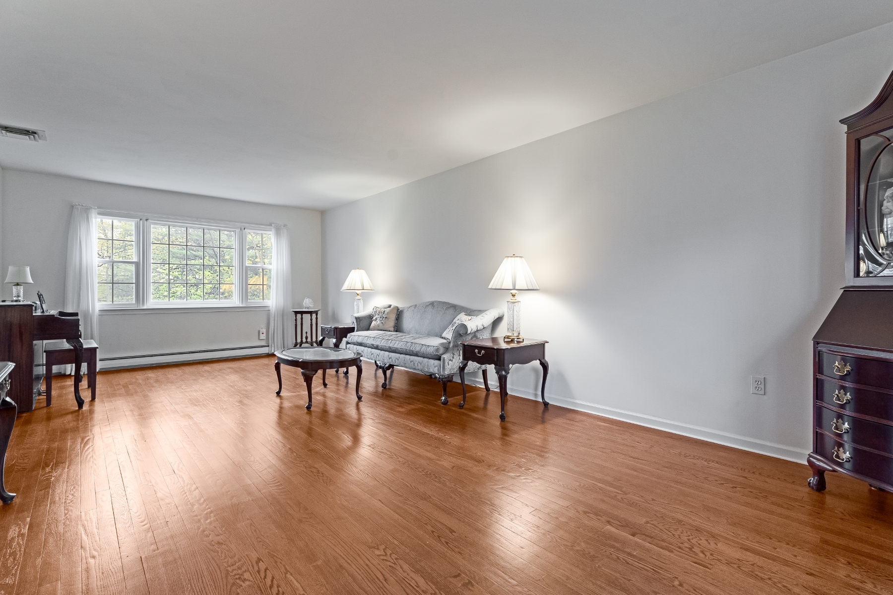  Traditional Center Hall Colonial Located on Lovely Cul-de-Sac - 物件實景