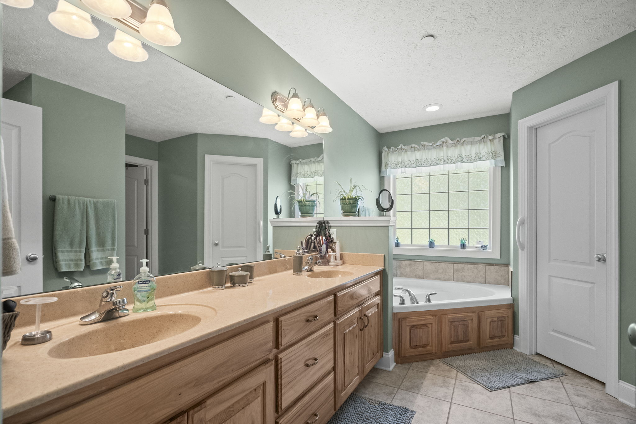 Ashland City, Tennessee, 37015, United States, 3 Bedrooms Bedrooms, ,3 BathroomsBathrooms,Residential,For Sale,1983979