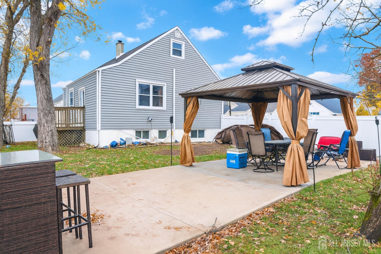 Fords, New Jersey, 08863, United States, 4 Bedrooms Bedrooms, ,2 BathroomsBathrooms,Residential,For Sale,2000605