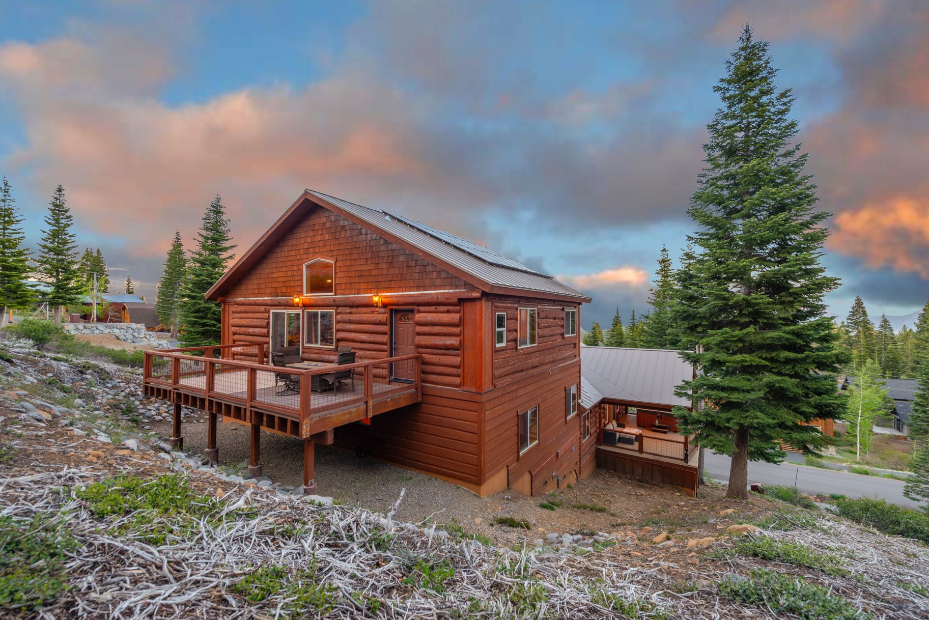  Beautiful Log Home with Carson Range Views from Every Floor - 物件實景