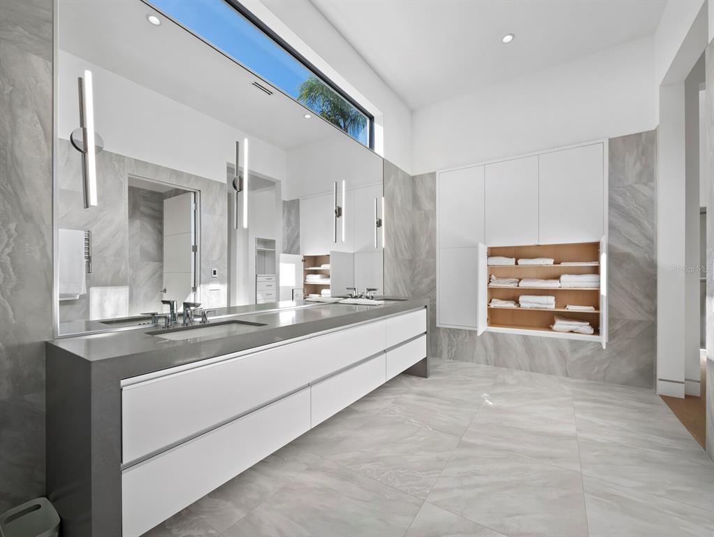 Sarasota, Florida, 34236, United States, 3 Bedrooms Bedrooms, ,5 BathroomsBathrooms,Residential,For Sale,2003430