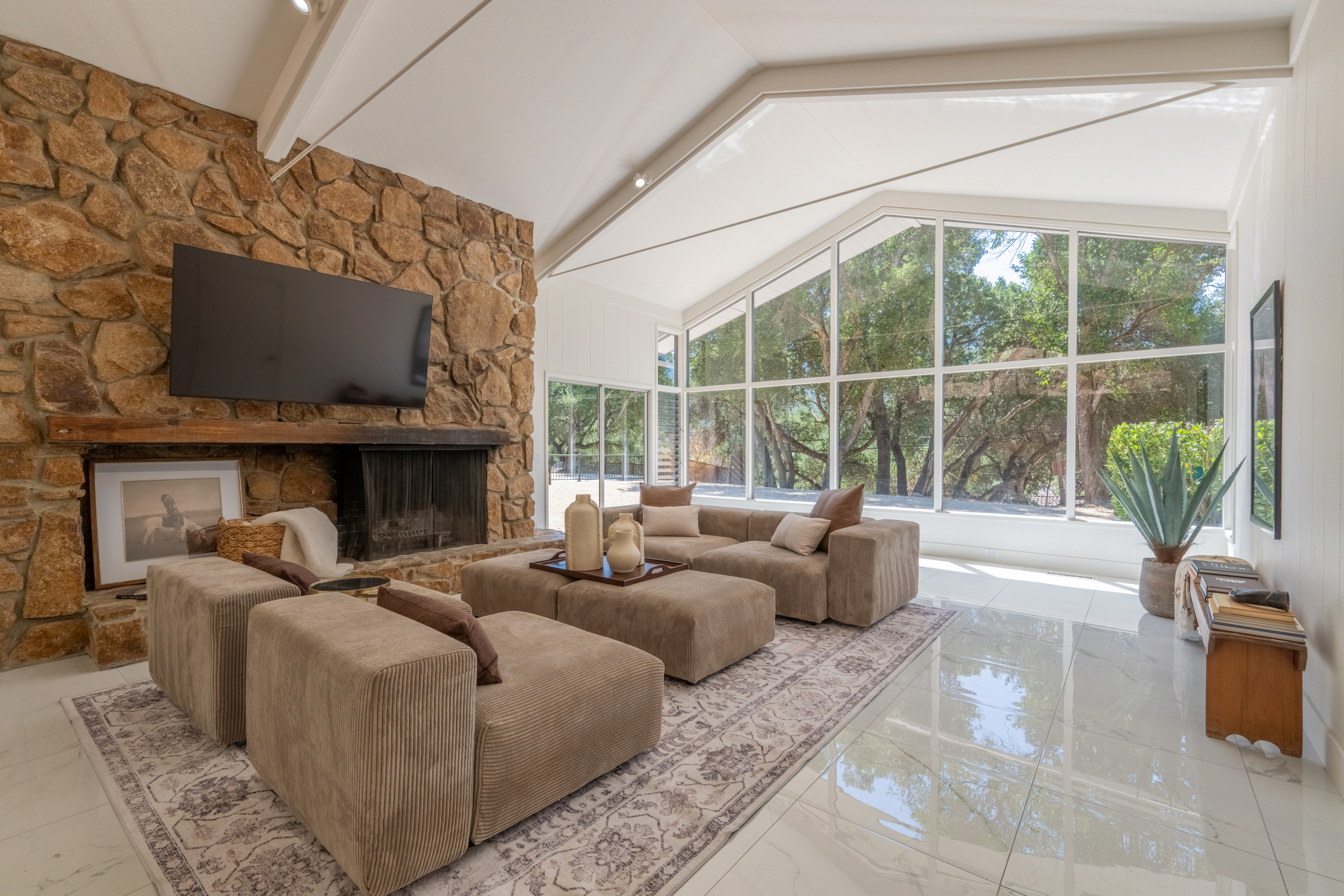  160 East Carmel Valley Road - 物件實景