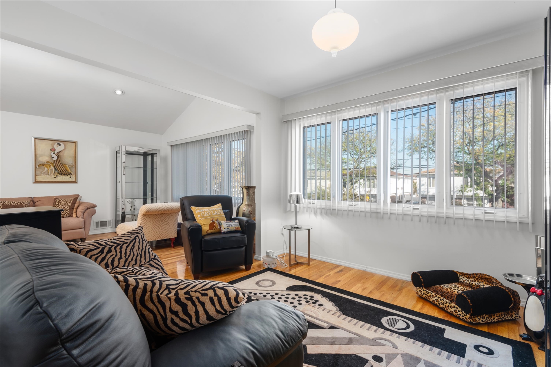 Howard Beach, New York, 11414, United States, 4 Bedrooms Bedrooms, ,3 BathroomsBathrooms,Residential,For Sale,2006115