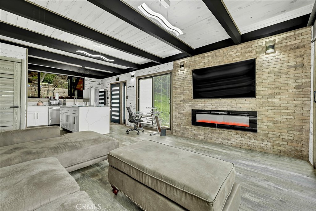 Woodland Hills, California, 91364, United States, 4 Bedrooms Bedrooms, ,2 BathroomsBathrooms,Residential,For Sale,1975100