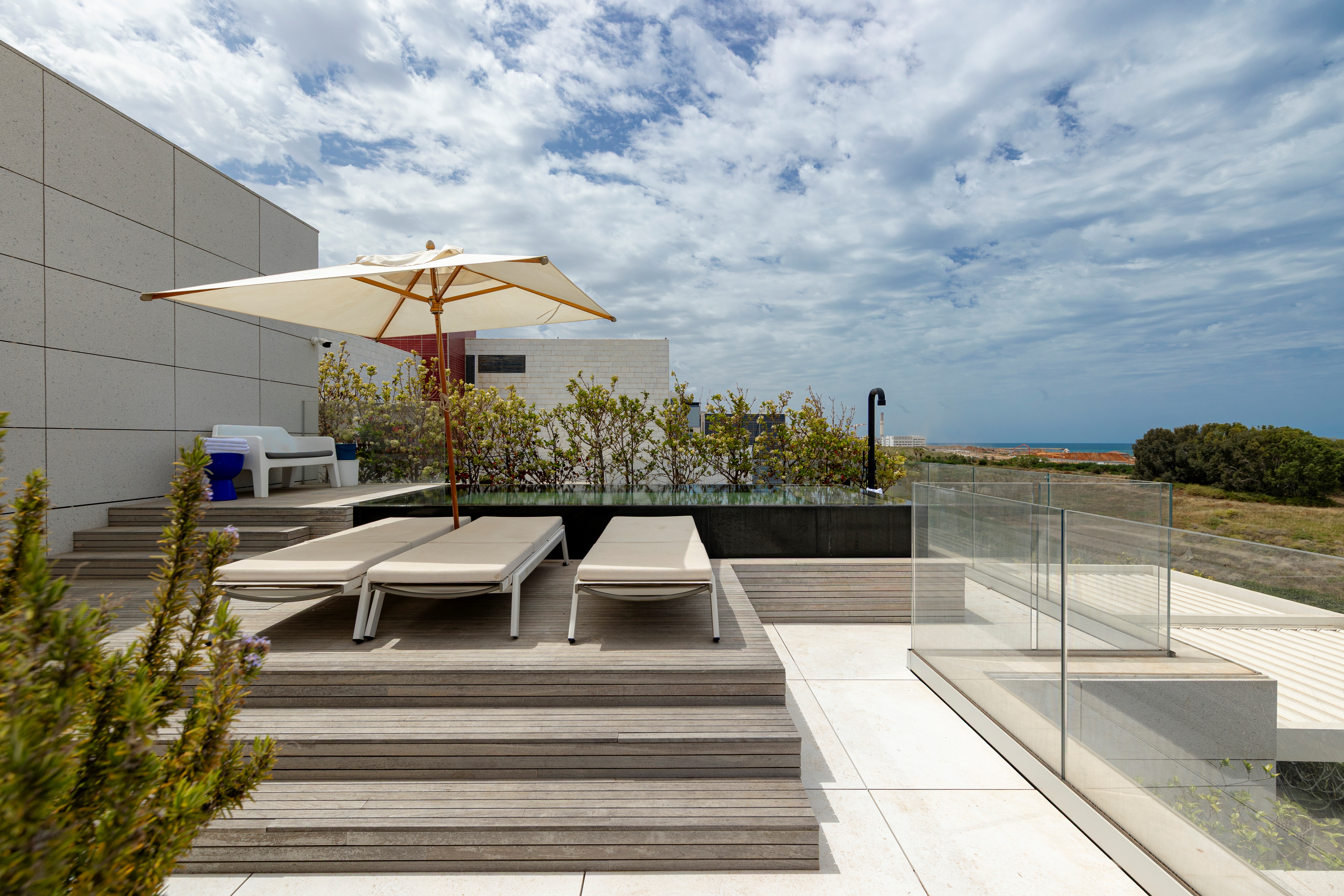  Above the Coastline: Resort-Style Penthouse in Northern Tel Aviv - 物件實景
