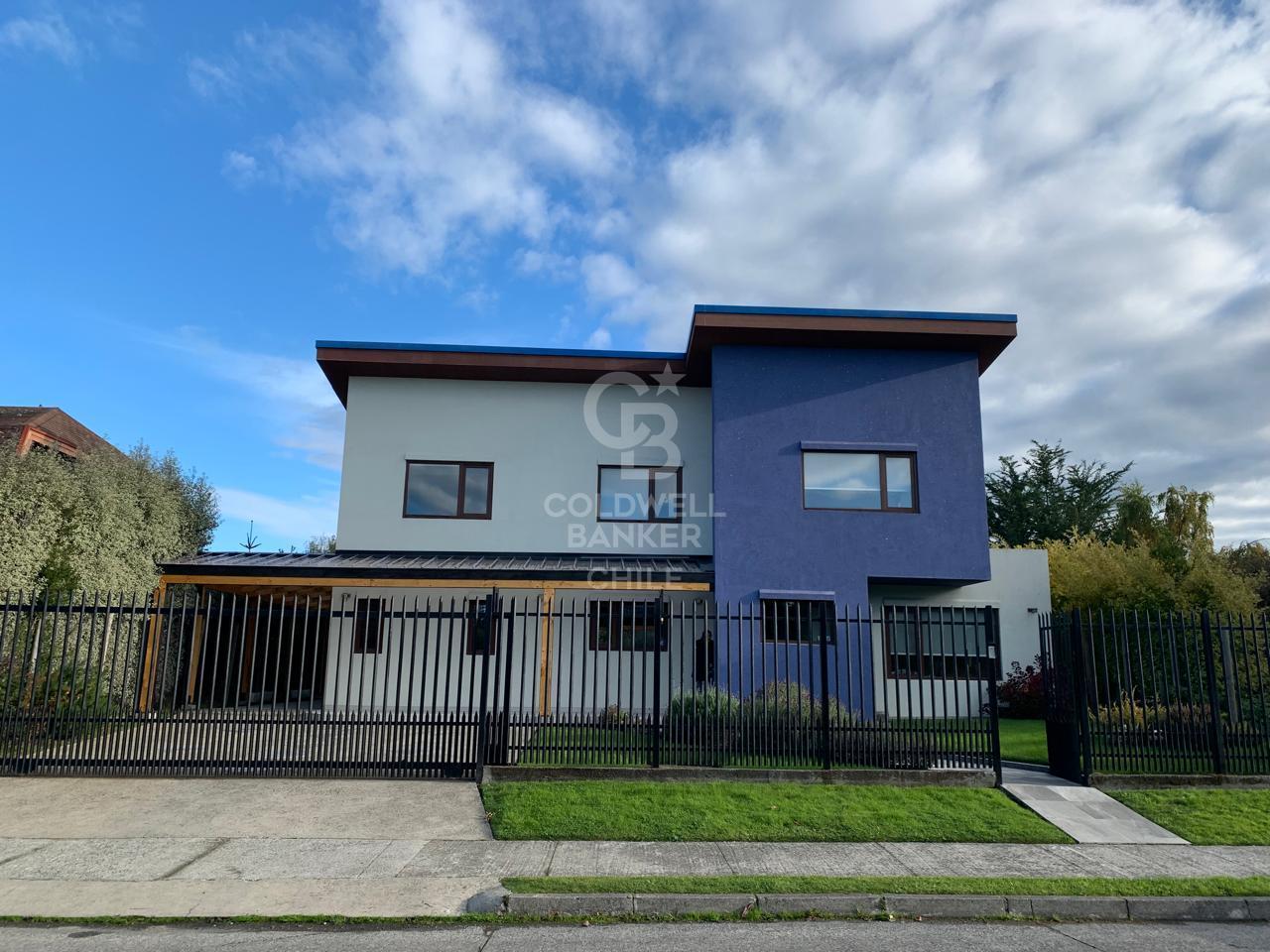 Puerto Varas, Chile, 7 Bedrooms Bedrooms, ,5 BathroomsBathrooms,Residential,For Sale,1990332