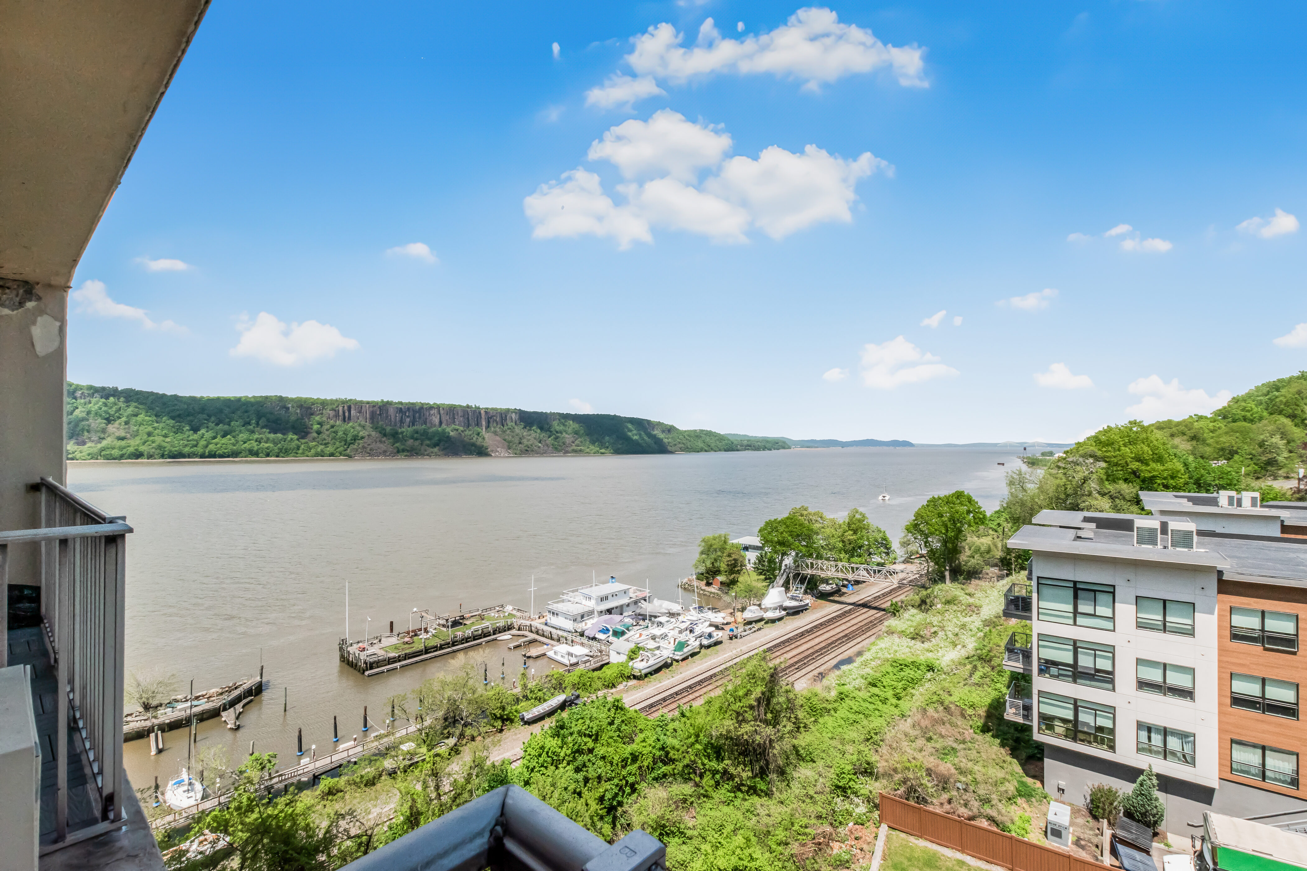  1155 Warburton Avenue - 物件實景