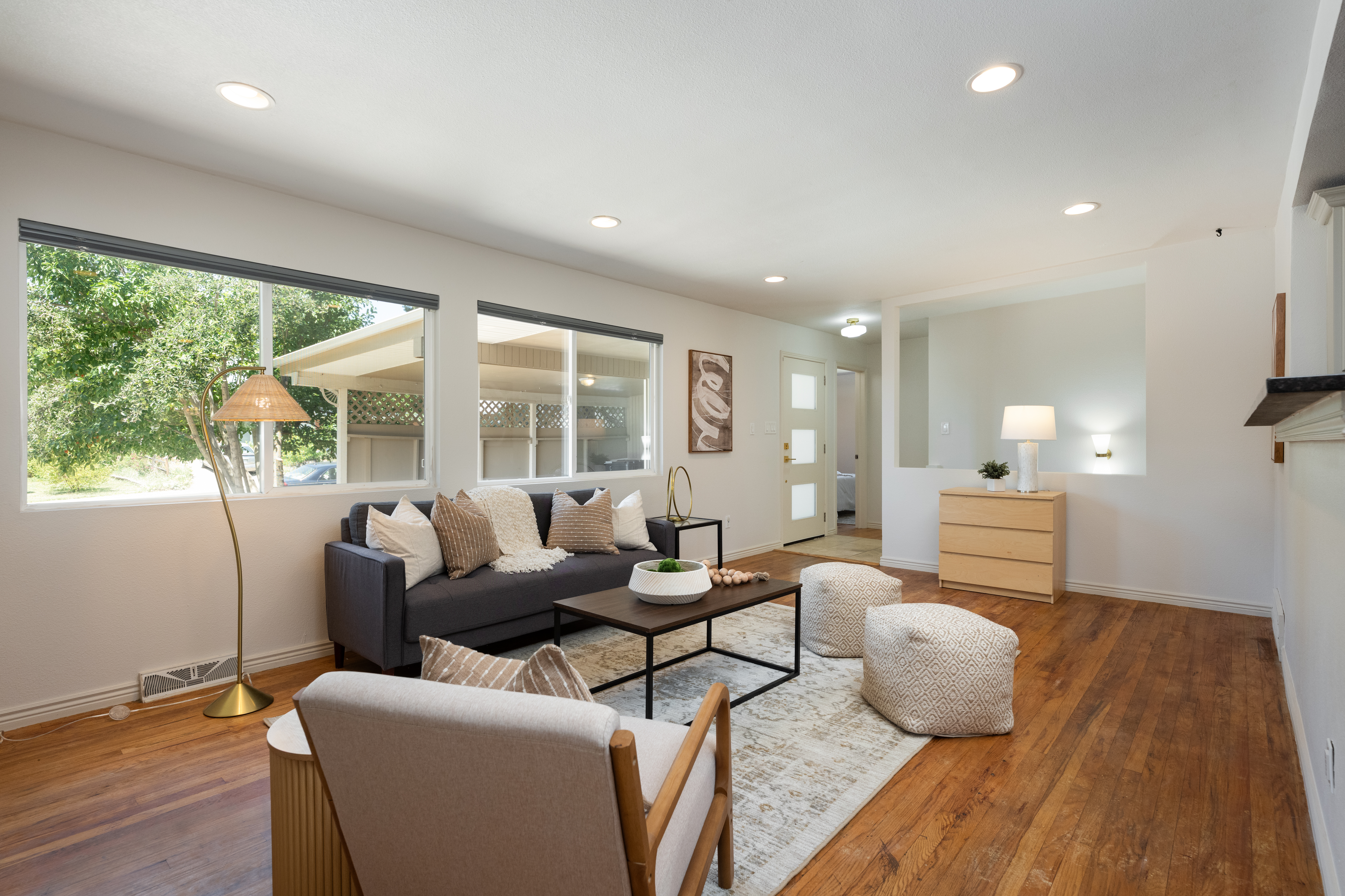  Beautiful mid-century modern home offering the perfect blend - 物件實景
