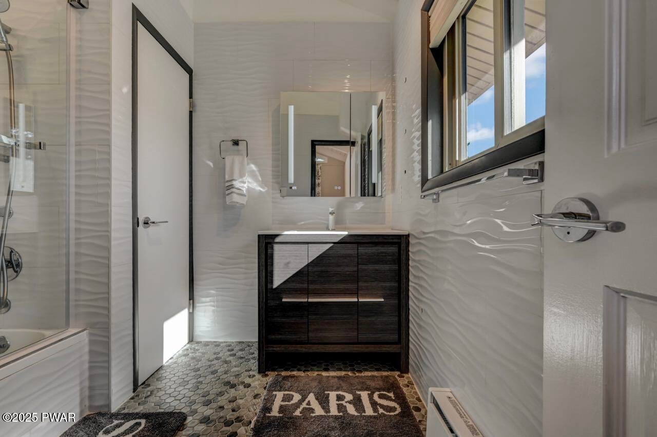 Lords Valley, Pennsylvania, 18428, United States, 4 Bedrooms Bedrooms, ,2 BathroomsBathrooms,Residential,For Sale,2005448