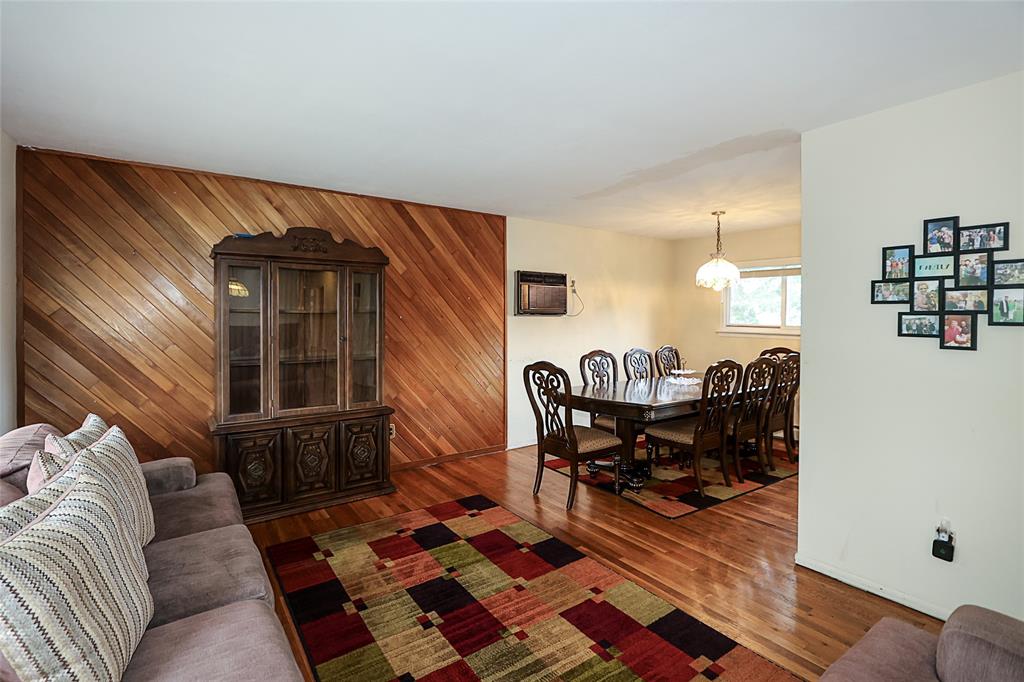 Holbrook, New York, 11741, United States, 4 Bedrooms Bedrooms, ,2 BathroomsBathrooms,Residential,For Sale,1973717