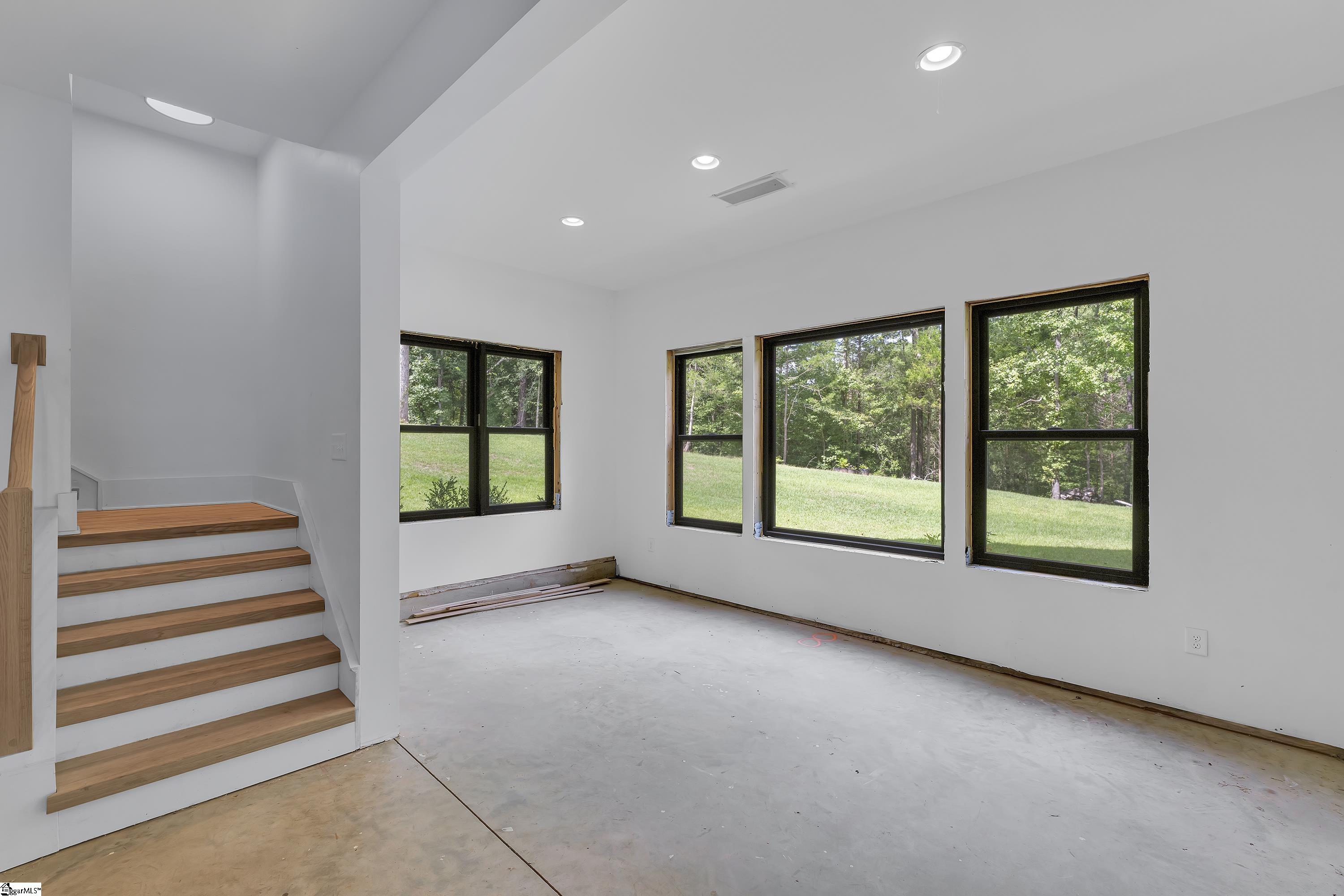 Simpsonville, South Carolina, 29681, United States, 5 Bedrooms Bedrooms, ,5 BathroomsBathrooms,Residential,For Sale,1913796