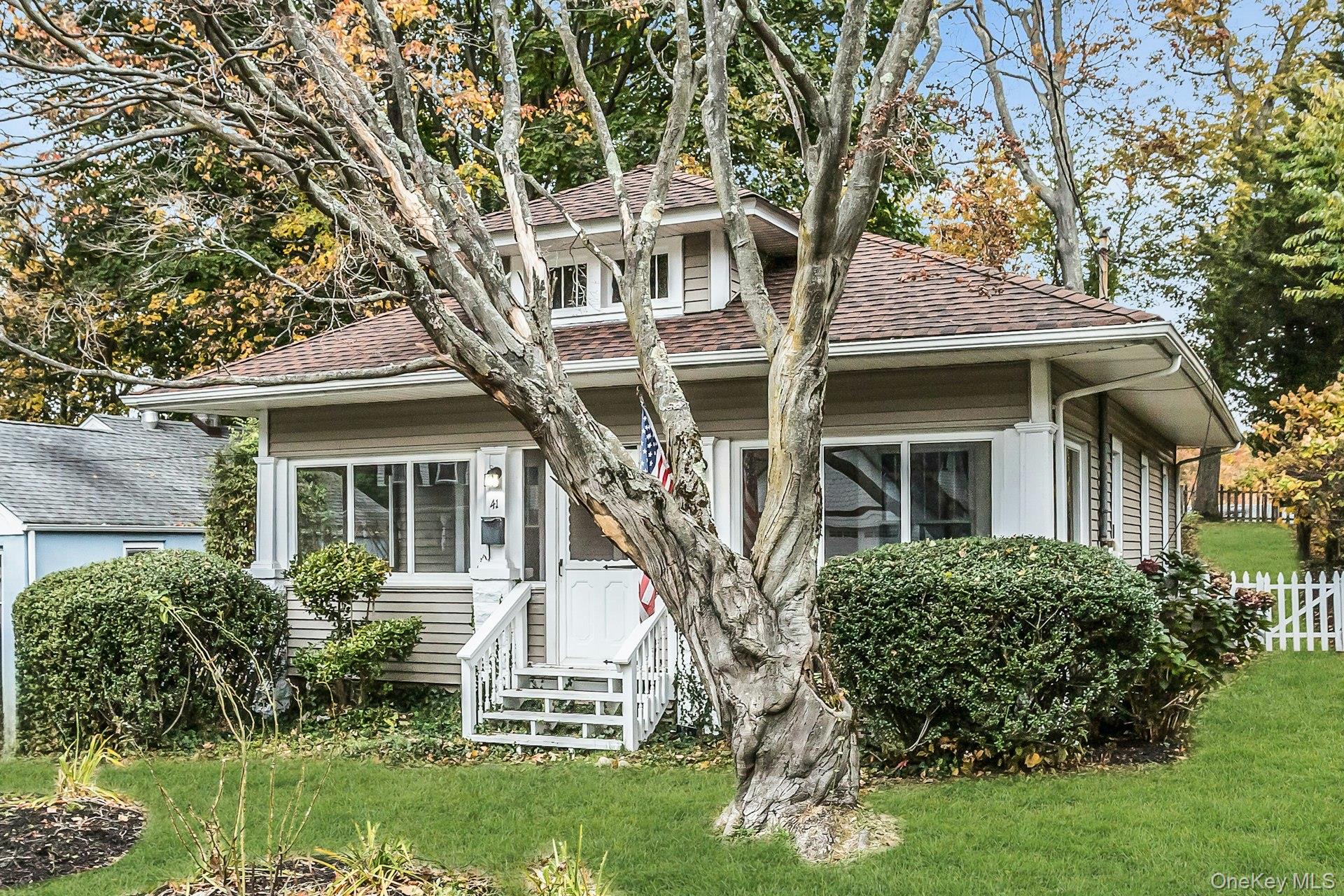 Northport, New York, 11768, United States, 2 Bedrooms Bedrooms, ,1 BathroomBathrooms,Residential,For Sale,1987614