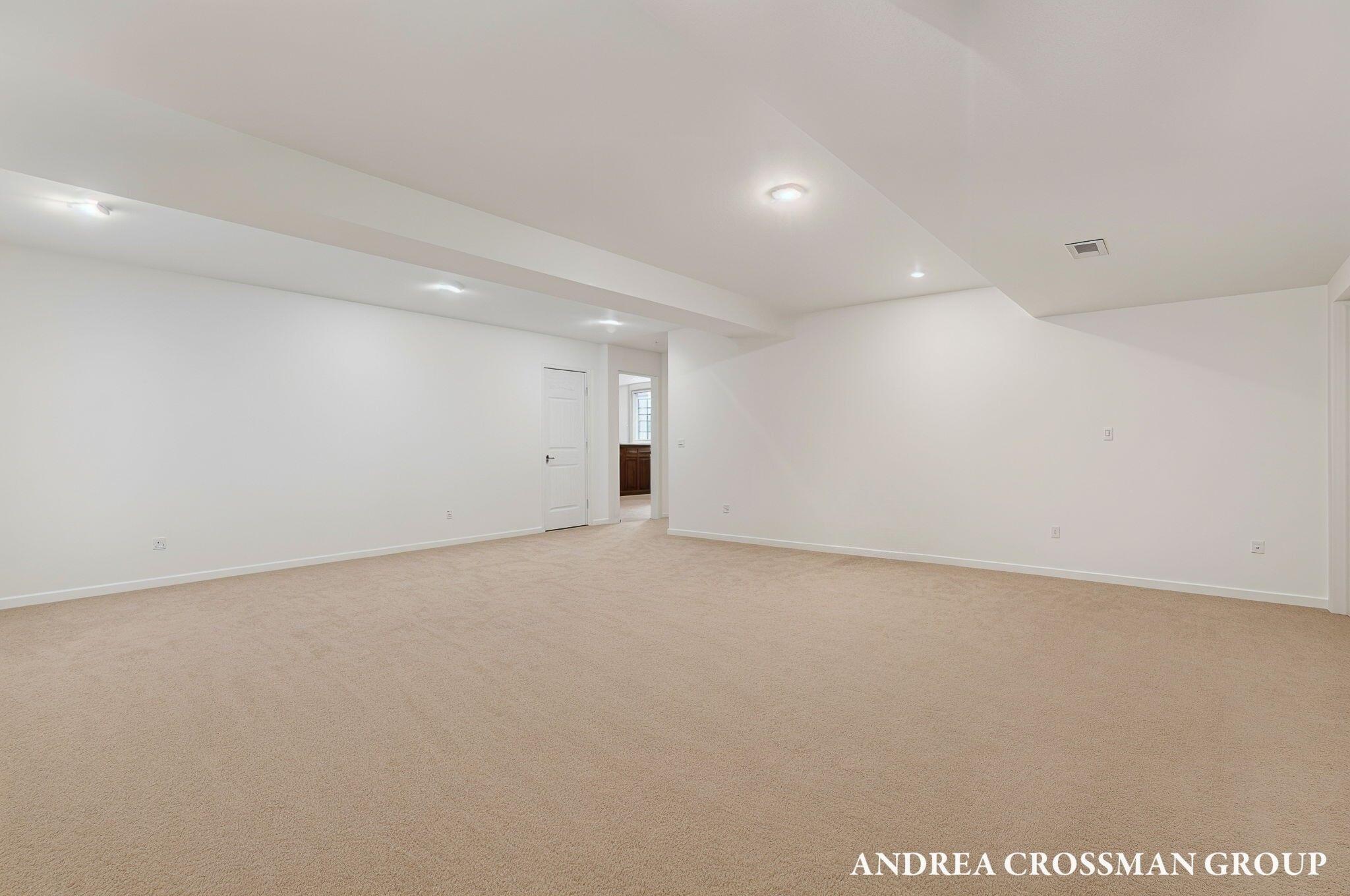 St. Joseph, Michigan, 49085, United States, 4 Bedrooms Bedrooms, ,4 BathroomsBathrooms,Residential,For Sale,1960959