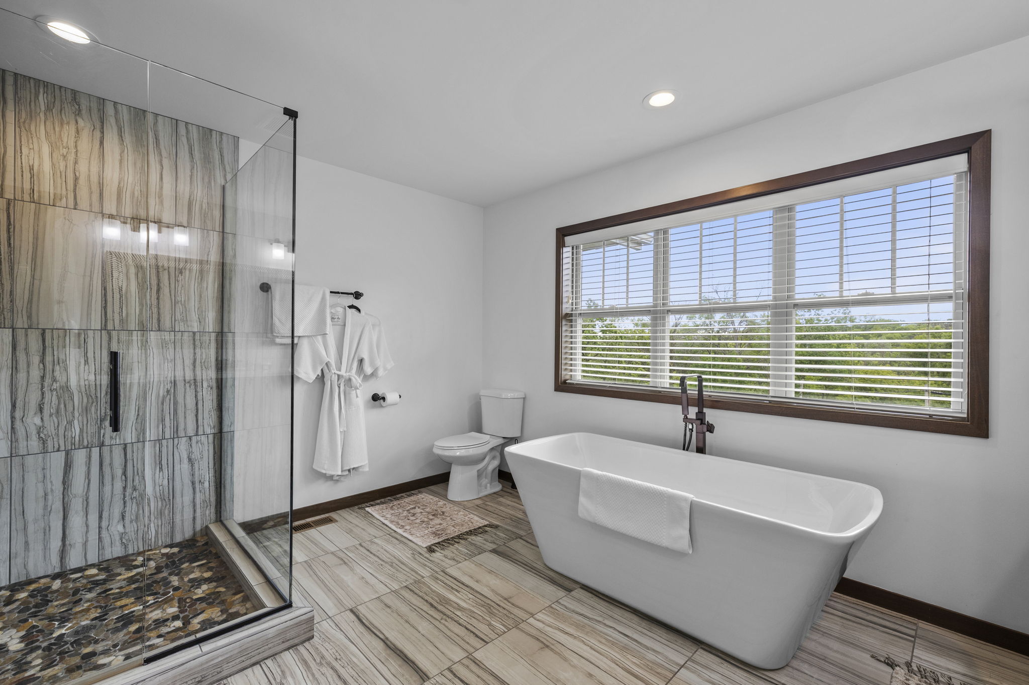  Elegant Custom Living in Coveted Lakeville Setting - 物件實景