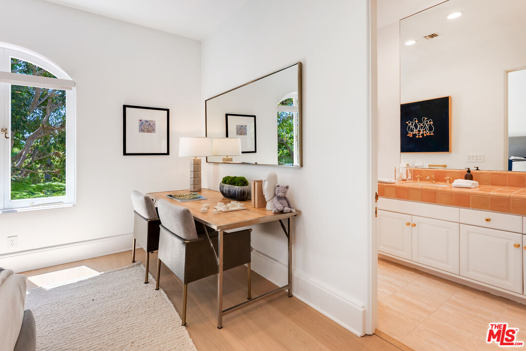 Beverly Hills, California, 90210, United States, 6 Bedrooms Bedrooms, ,8 BathroomsBathrooms,Residential,For Sale,1926509