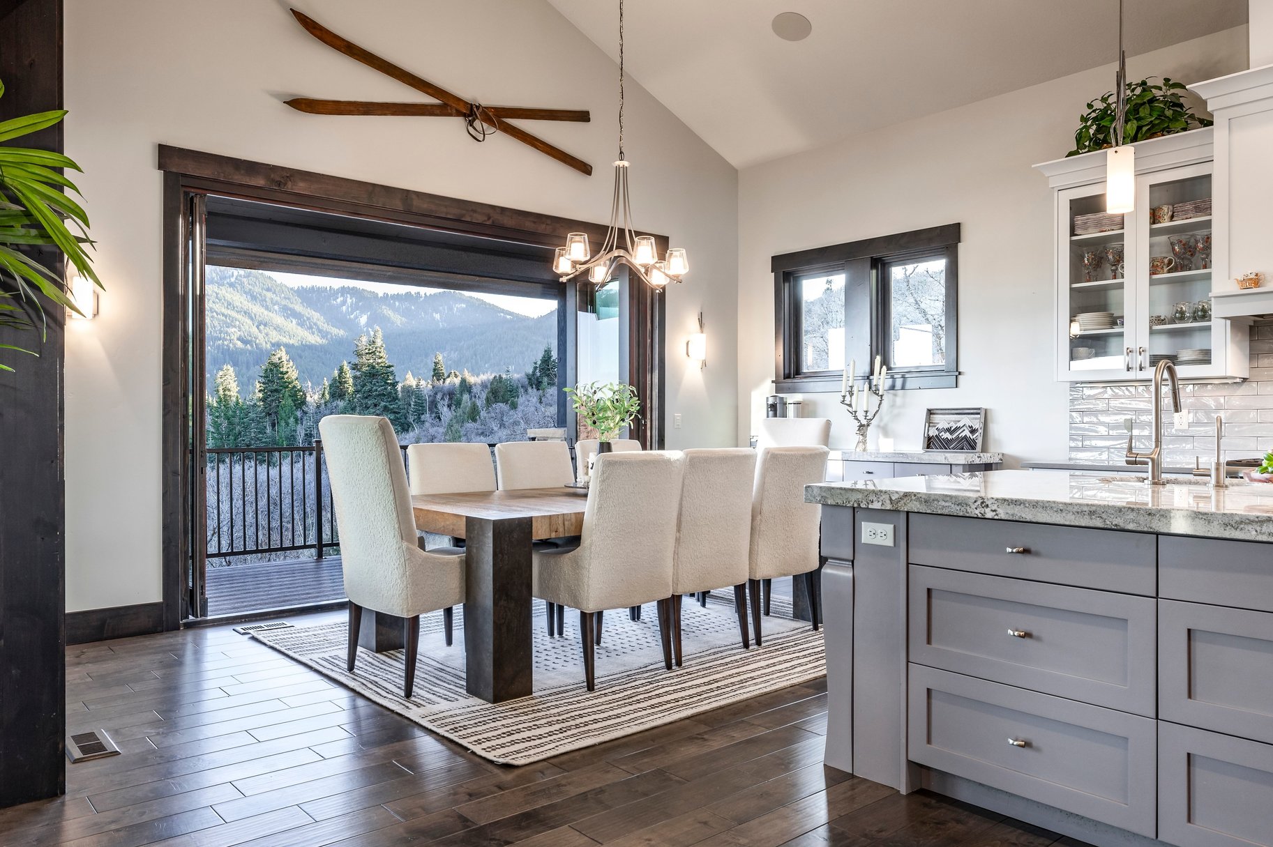  Views, Privacy and Main Level Living in a Gated Community - 物件實景