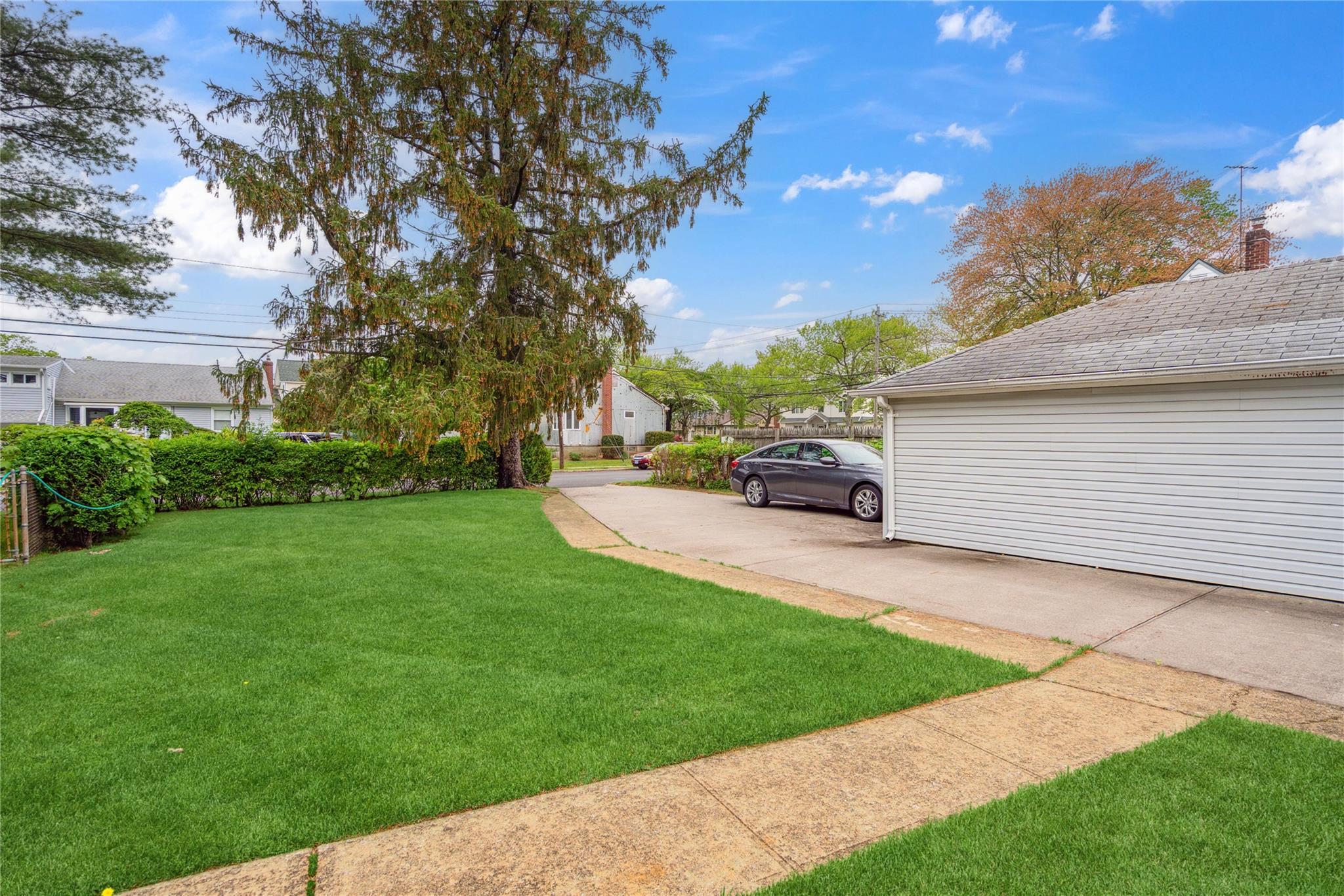 New Hyde Park, New York, 11040, United States, 3 Bedrooms Bedrooms, ,3 BathroomsBathrooms,Residential,For Sale,1804080