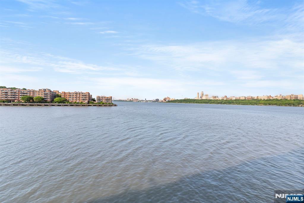 Edgewater, New Jersey, 07020, United States, 2 Bedrooms Bedrooms, ,2 BathroomsBathrooms,Residential,For Sale,1934539