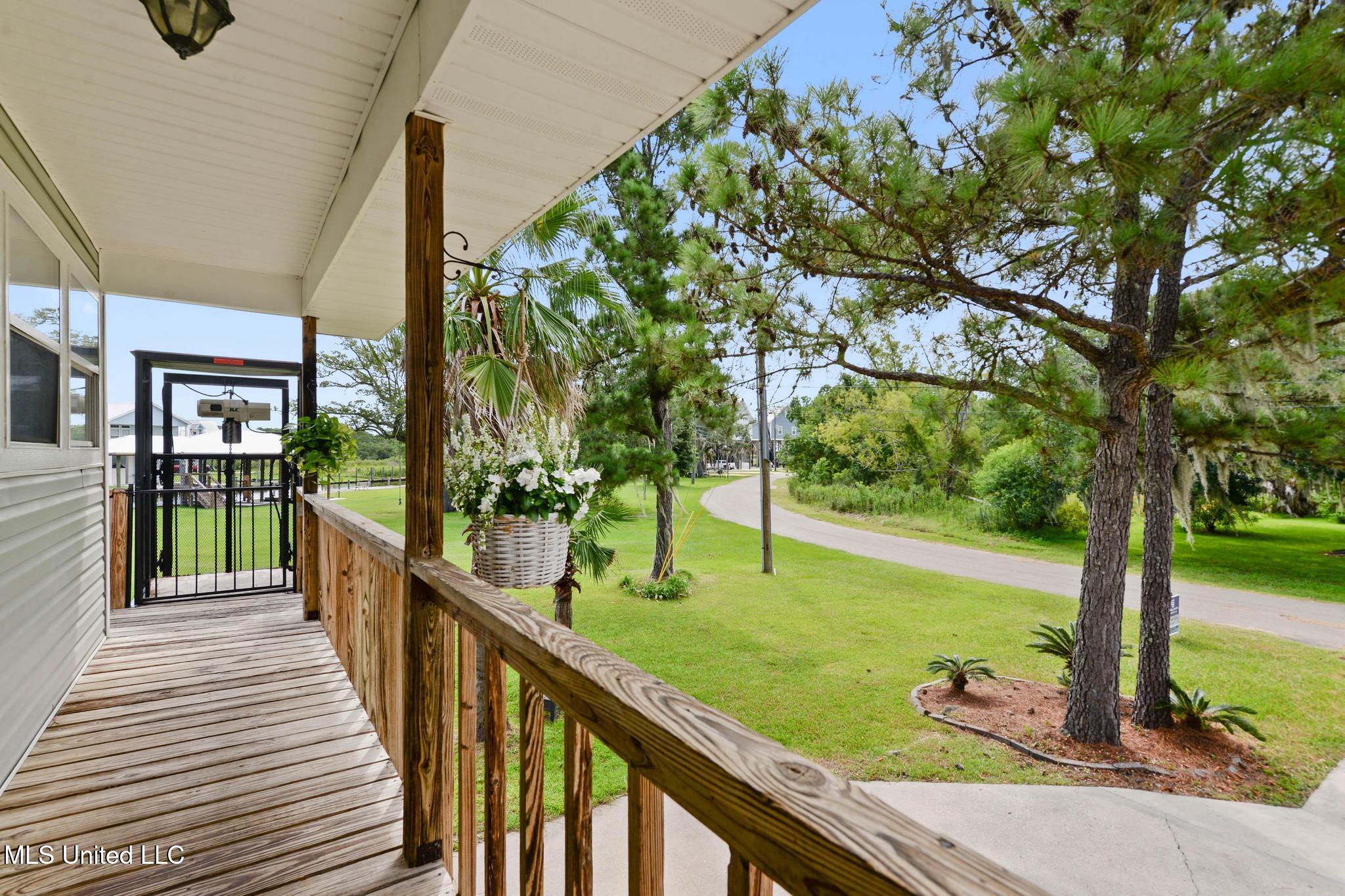 Bay Saint Louis, Mississippi, 39520, United States, 2 Bedrooms Bedrooms, ,2 BathroomsBathrooms,Residential,For Sale,1913082