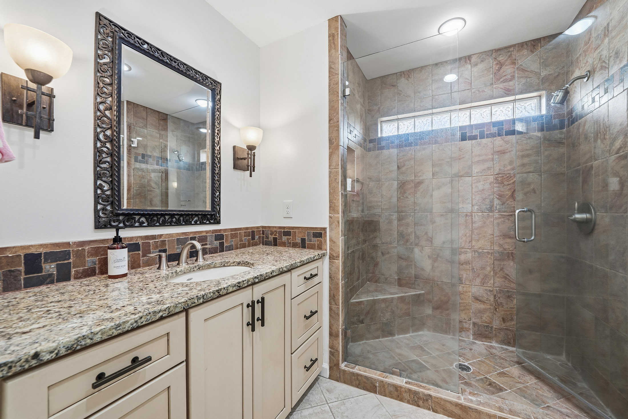  Move-in Ready Lakefront Home Delivers the Ultimate Lake Oconee Lifestyle - 物件實景