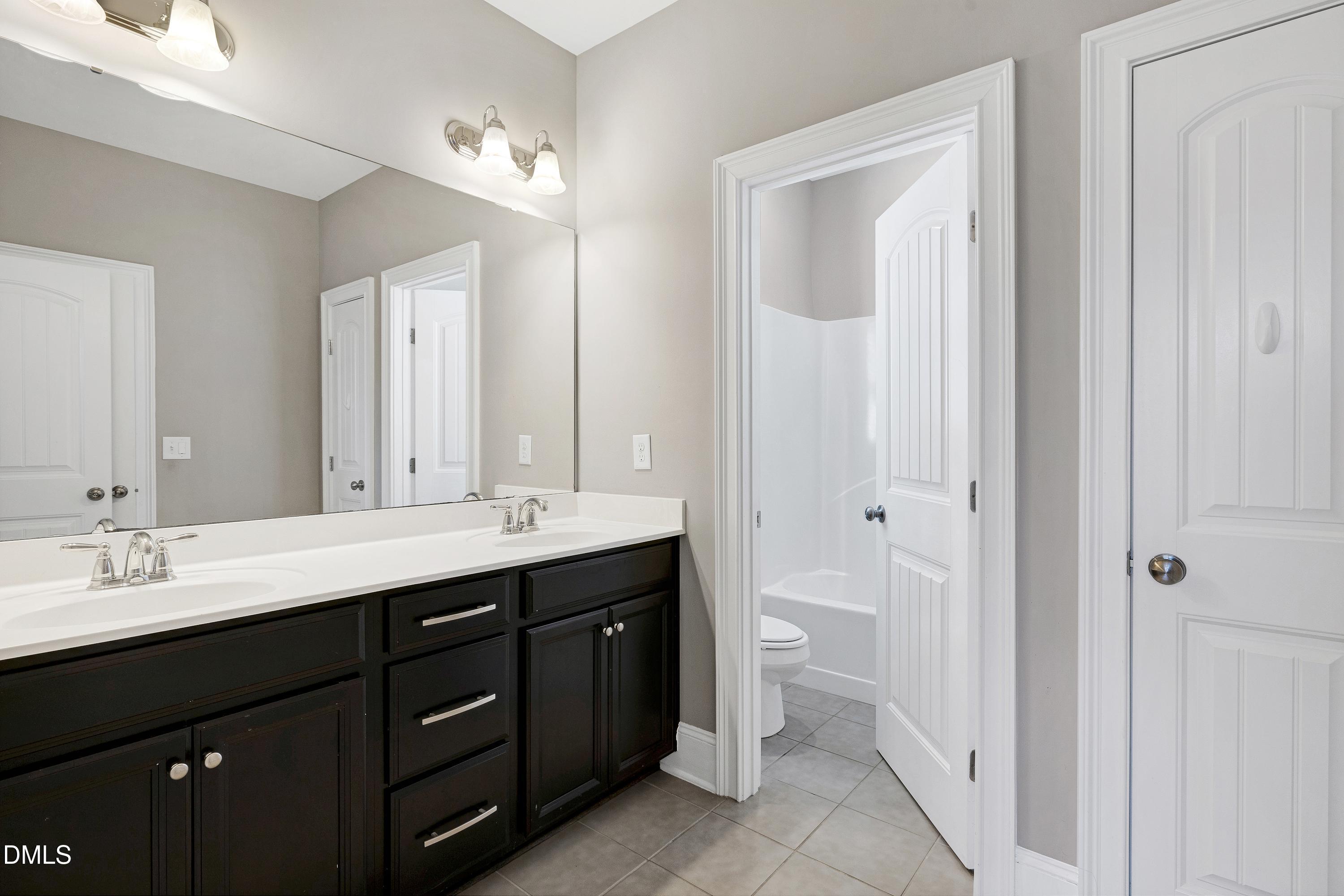 Apex, North Carolina, 27539, United States, 5 Bedrooms Bedrooms, ,5 BathroomsBathrooms,Residential,For Sale,2003181