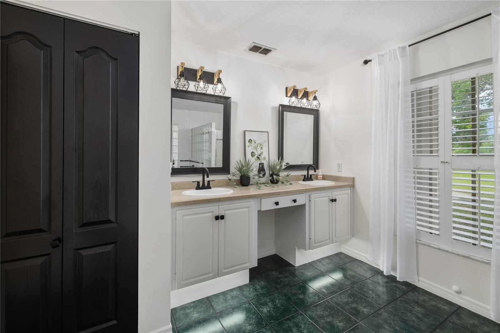 Deland, Florida, 32720, United States, 5 Bedrooms Bedrooms, ,3 BathroomsBathrooms,Residential,For Sale,2048830