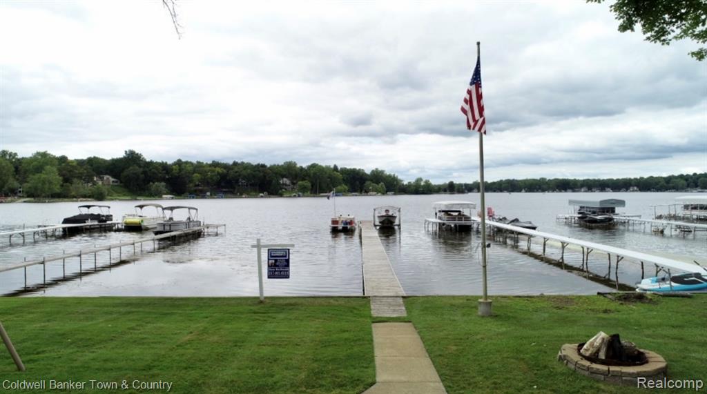 Whitmore Lake, Michigan, 48189, United States, 3 Bedrooms Bedrooms, ,2 BathroomsBathrooms,Residential,For Sale,1925473
