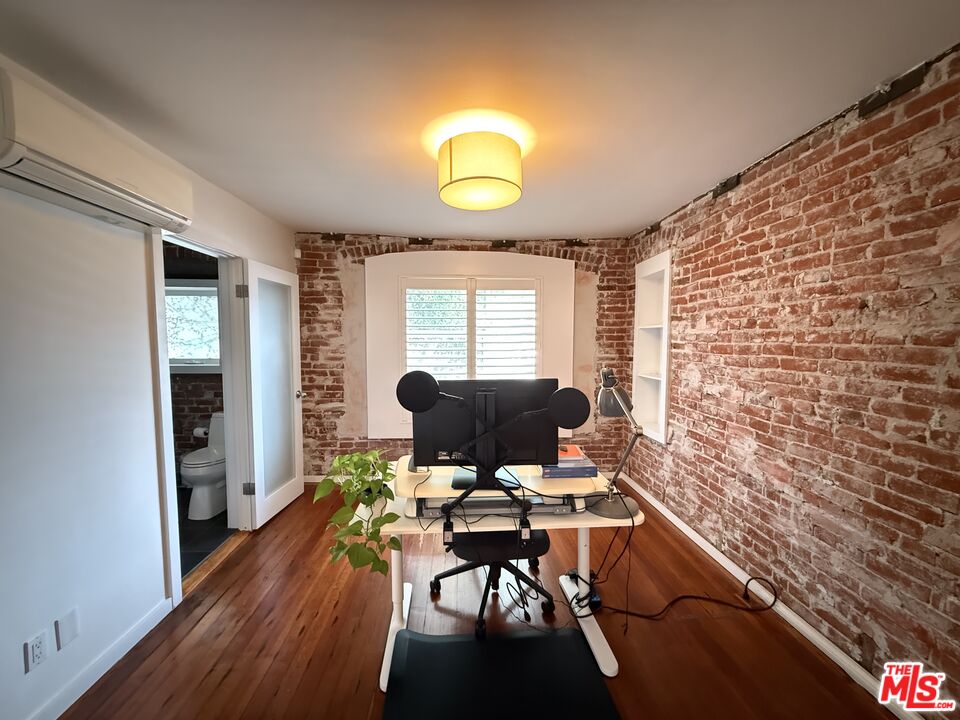 Venice, California, 90291, United States, 2 Bedrooms Bedrooms, ,2 BathroomsBathrooms,Residential,For Sale,1989635