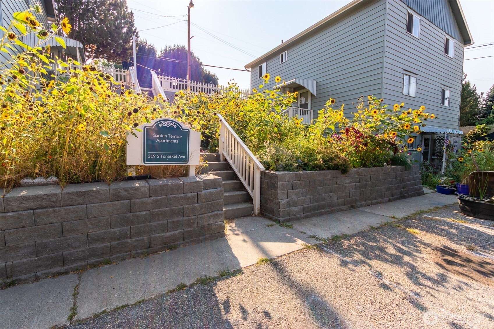 Tonasket, Washington, 98855, United States, ,Residential,For Sale,2001700