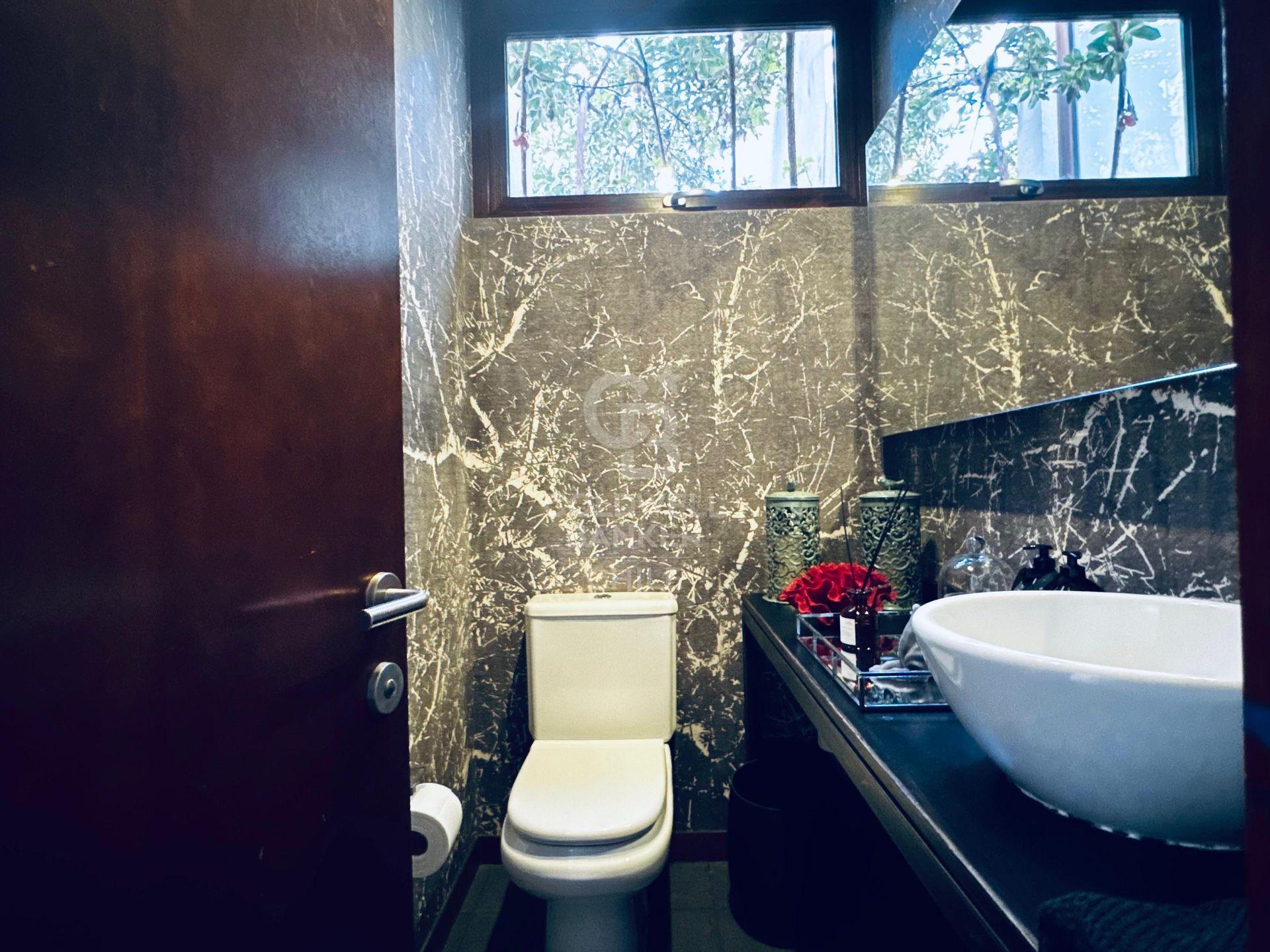 Lo Barnechea, Chile, 7 Bedrooms Bedrooms, ,5 BathroomsBathrooms,Residential,For Sale,1950846