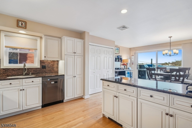 Roxbury Twp., New Jersey, 07850, United States, 4 Bedrooms Bedrooms, ,3 BathroomsBathrooms,Residential,For Sale,2003498