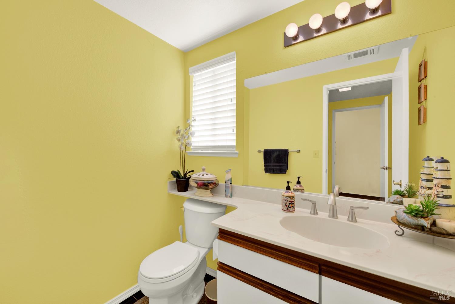 Dixon, California, 95620, United States, 4 Bedrooms Bedrooms, ,3 BathroomsBathrooms,Residential,For Sale,1987907