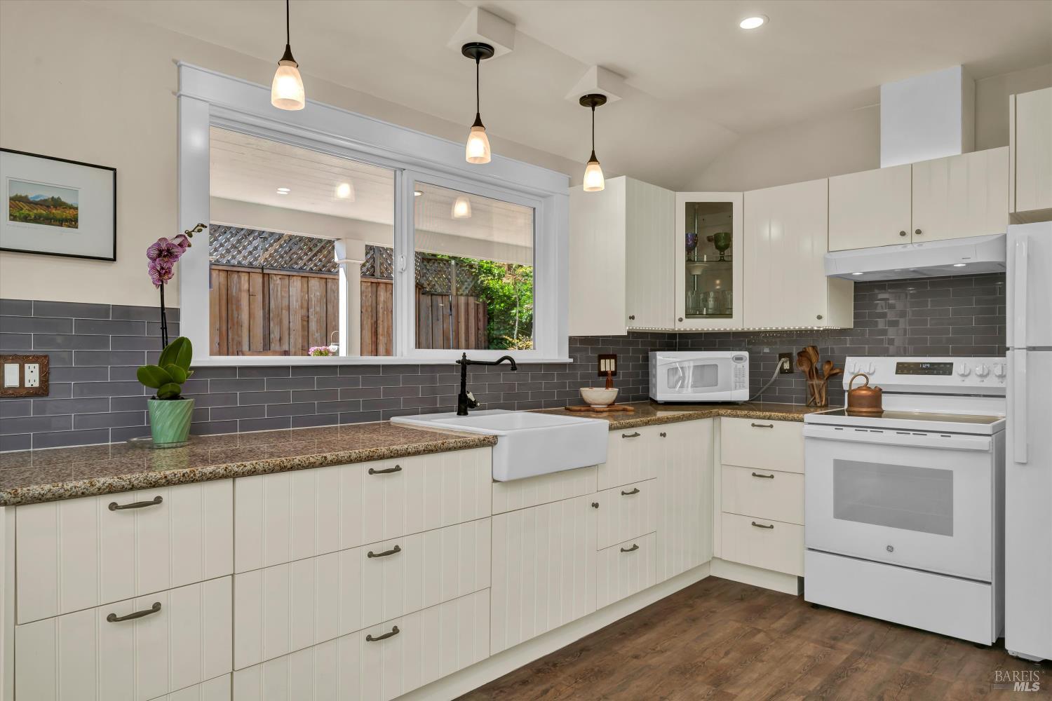 Sebastopol, California, 95472, United States, 2 Bedrooms Bedrooms, ,2 BathroomsBathrooms,Residential,For Sale,1913141