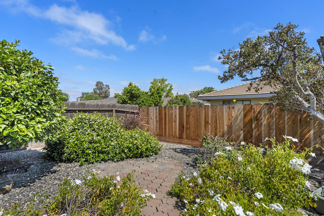 Hollister, California, 95023, United States, 3 Bedrooms Bedrooms, ,2 BathroomsBathrooms,Residential,For Sale,1942638