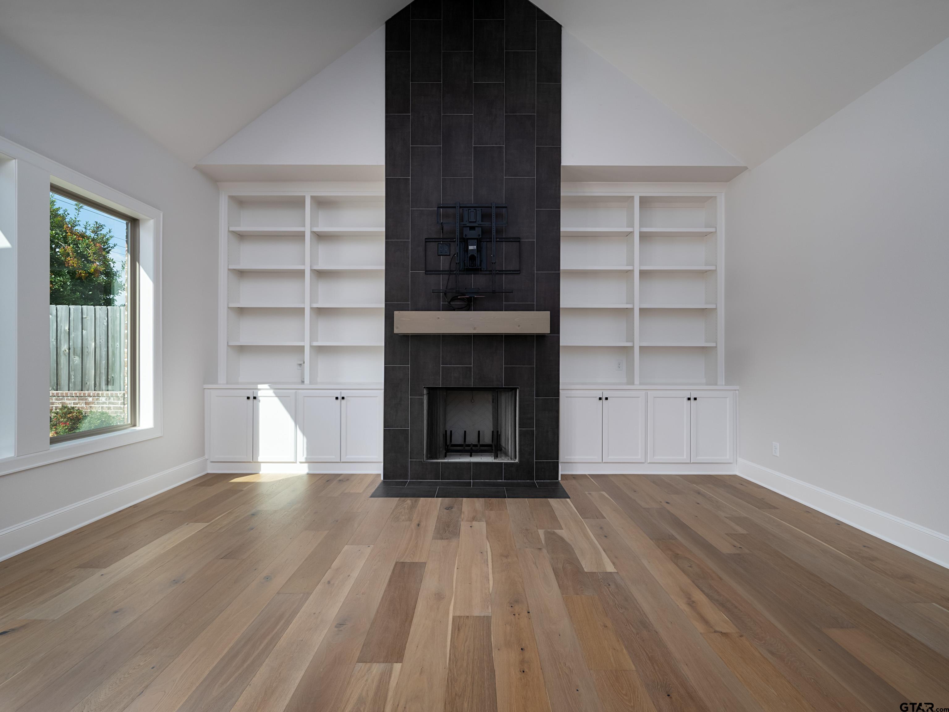 Tyler, Texas, 75703, United States, 3 Bedrooms Bedrooms, ,3 BathroomsBathrooms,Residential,For Sale,1985423