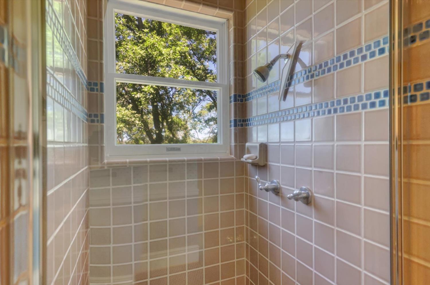 Nevada City, California, 95959, United States, 3 Bedrooms Bedrooms, ,4 BathroomsBathrooms,Residential,For Sale,1903616