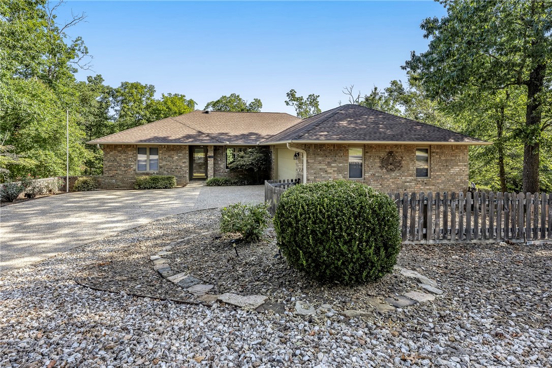 Bella Vista, Arkansas, 72715, United States, 3 Bedrooms Bedrooms, ,4 BathroomsBathrooms,Residential,For Sale,1924957